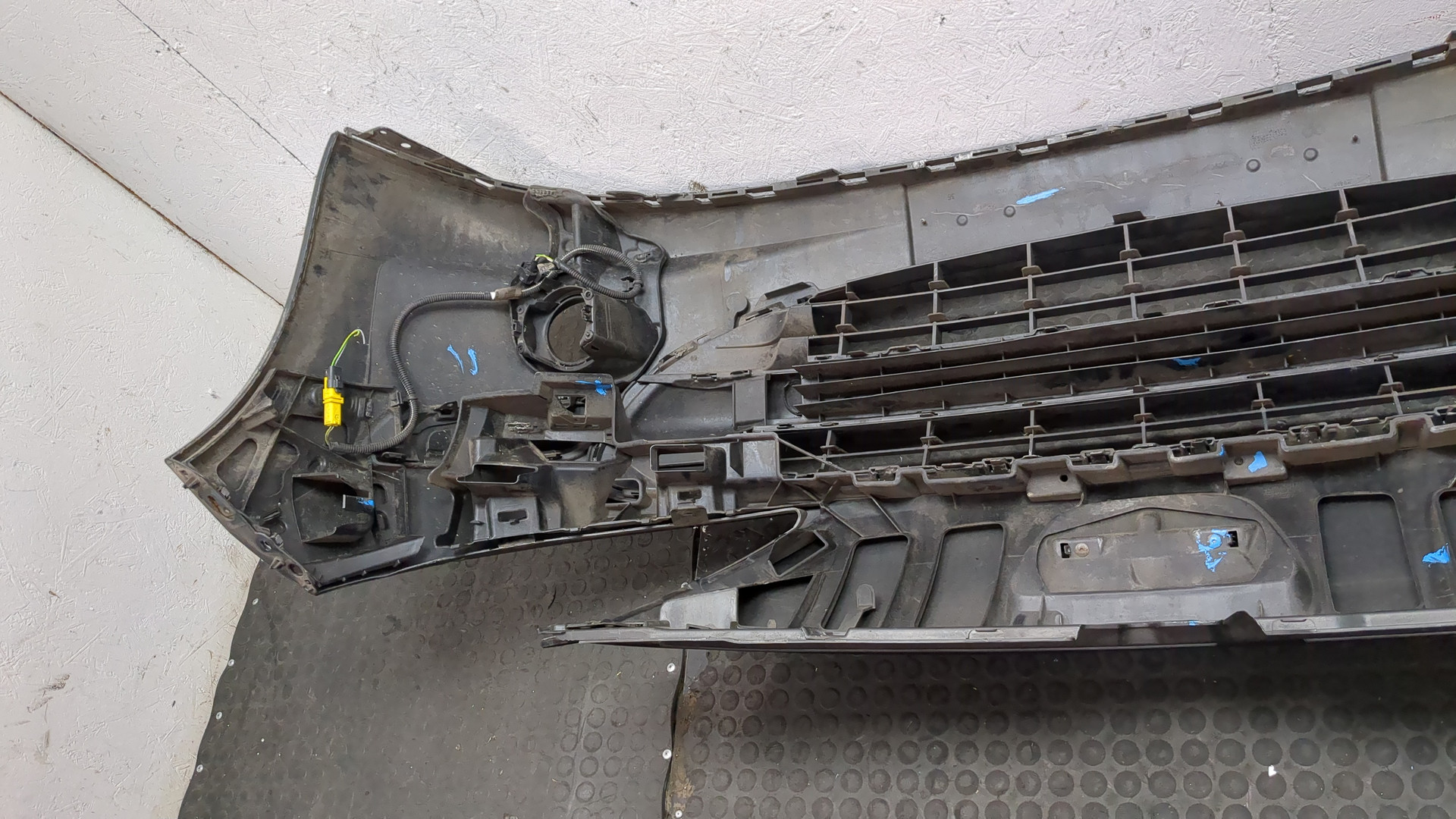 Бампер передний