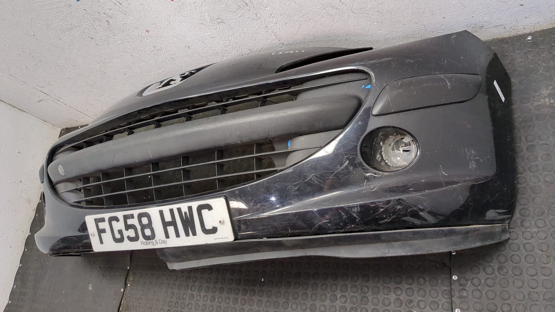 Бампер передний