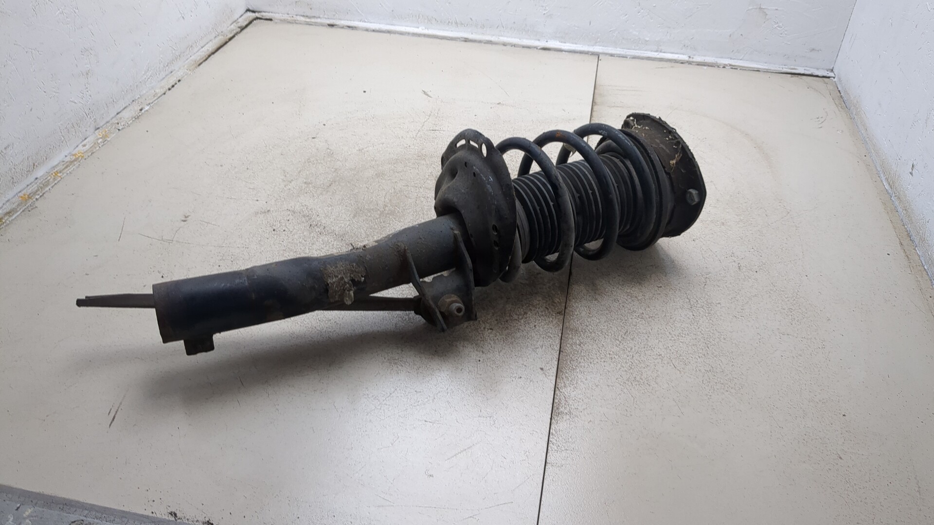 Амортизатор передний