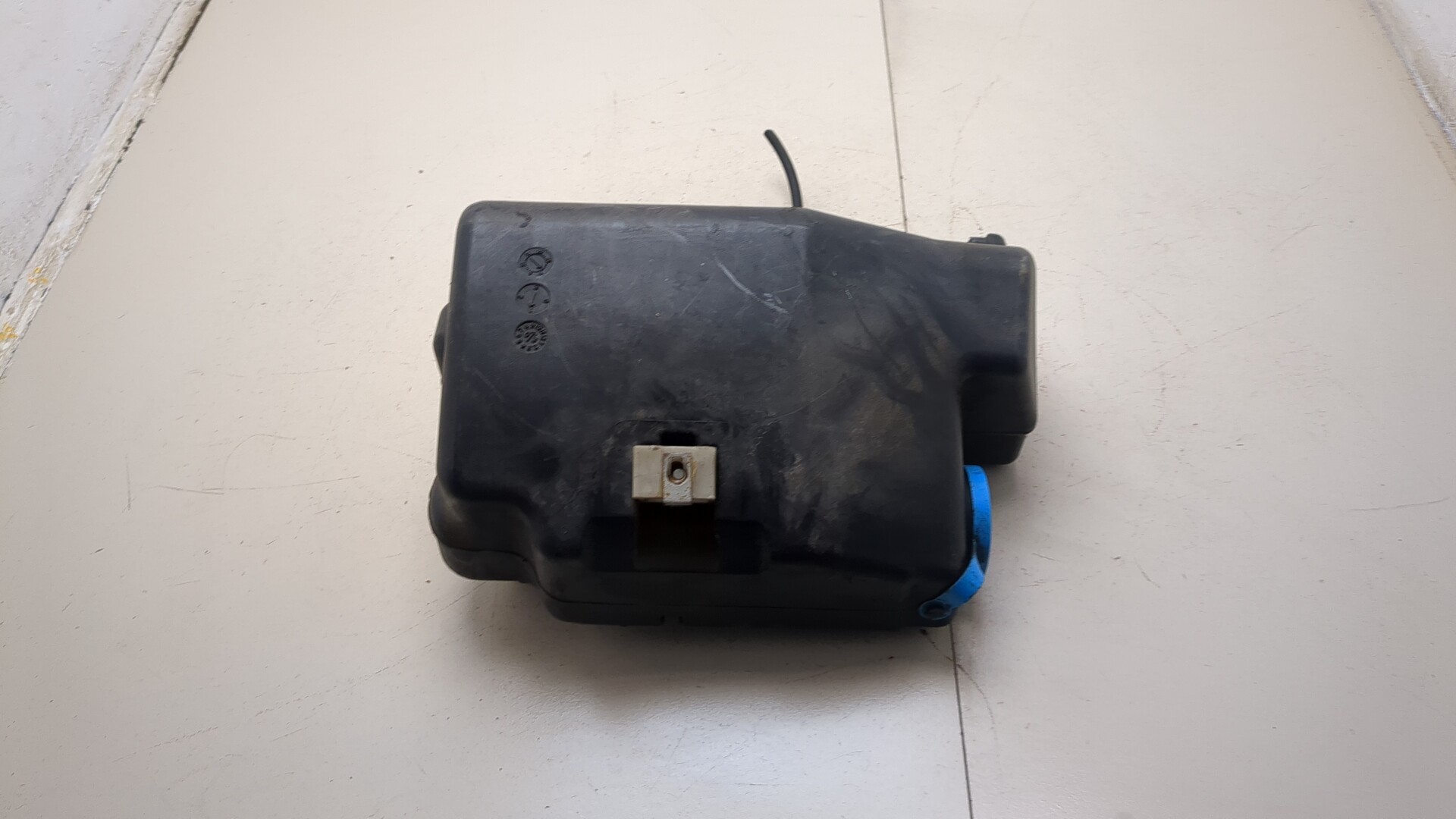 Бачок омывателя лобового стекла