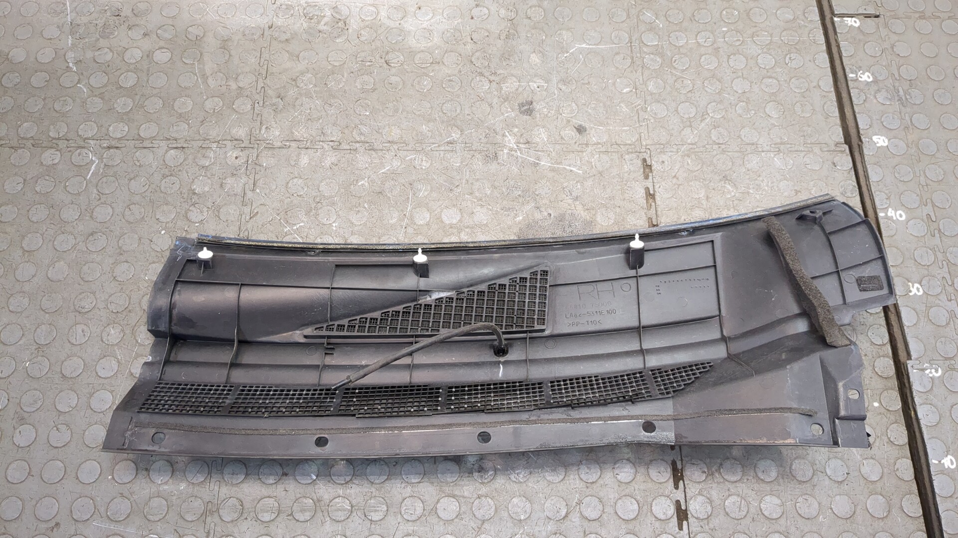 Решетка стеклоочистителей (Жабо)