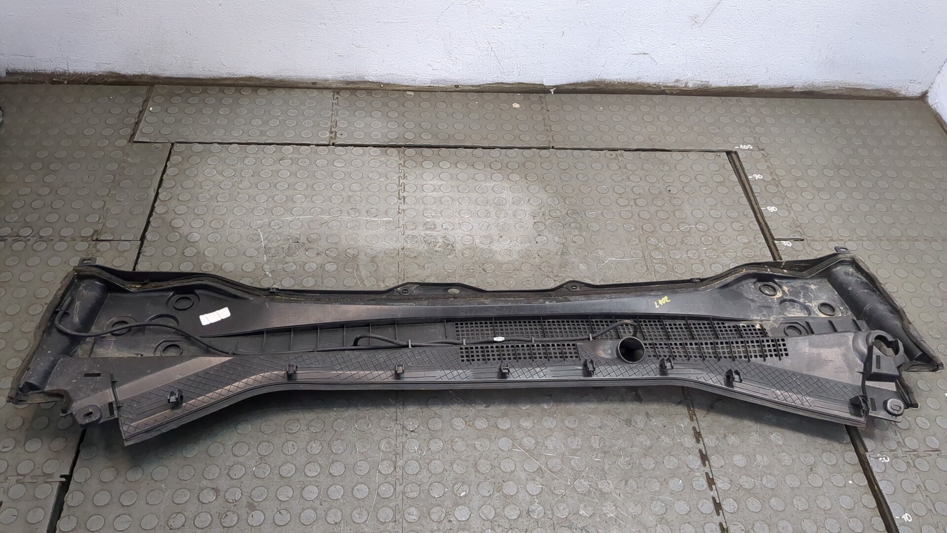 Решетка стеклоочистителей (Жабо)