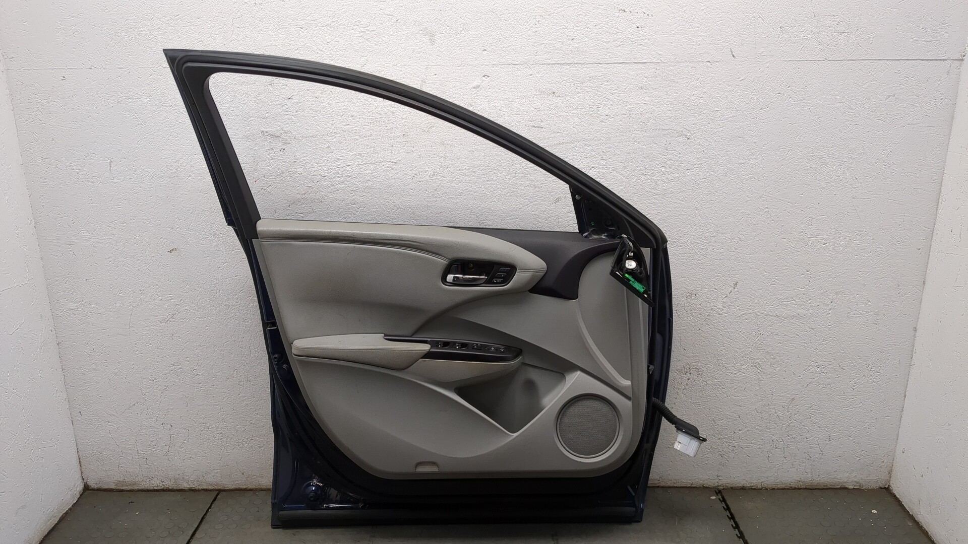 Дверь передняя левая