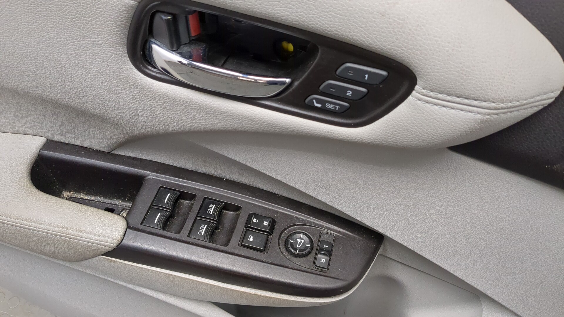 Дверь передняя левая