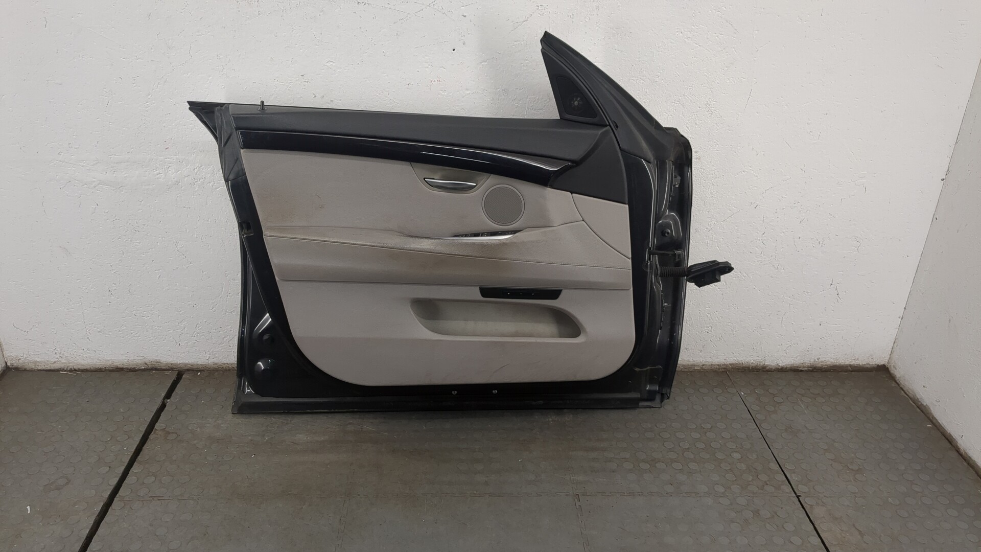 Дверь передняя левая