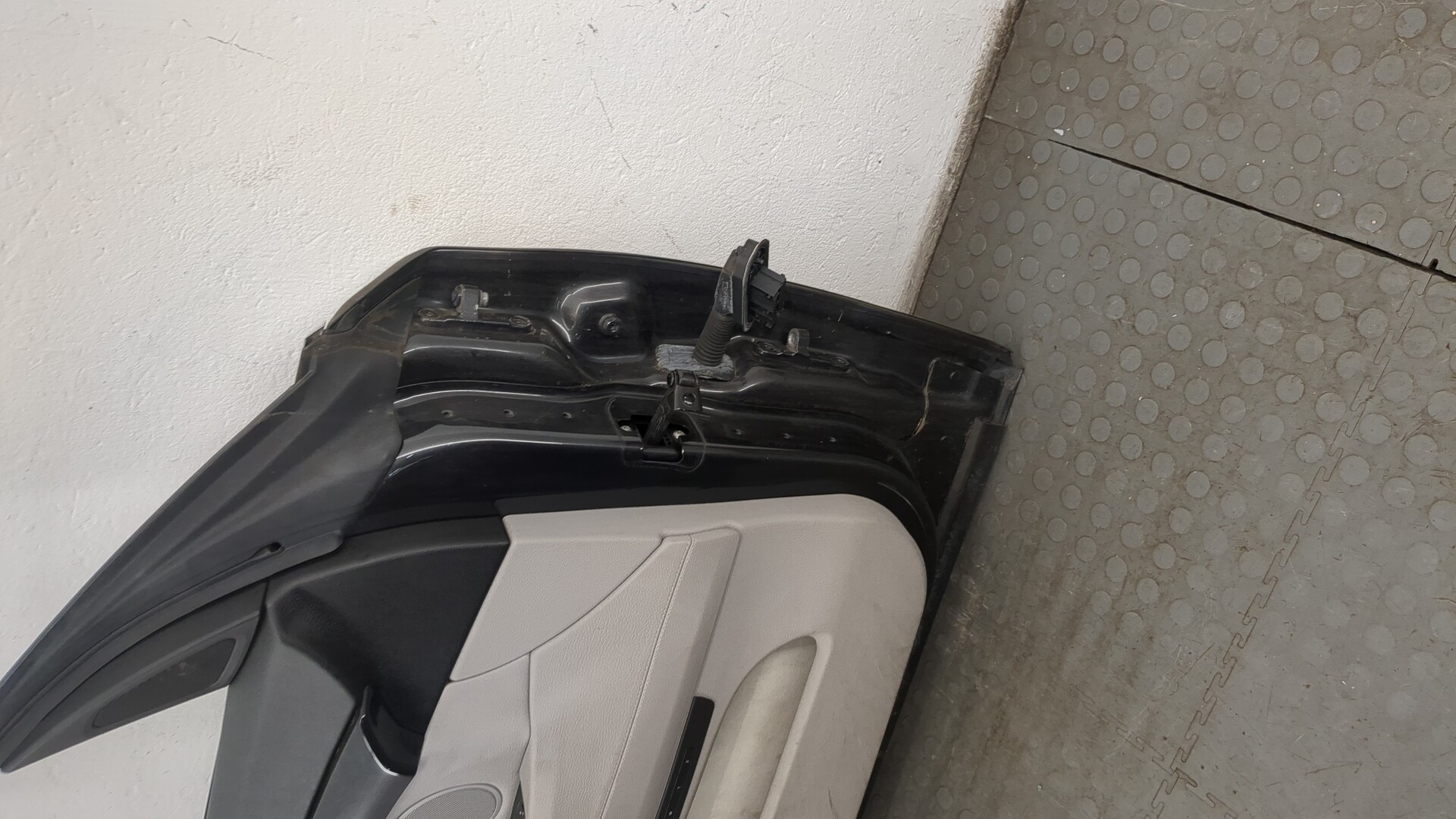 Дверь передняя левая