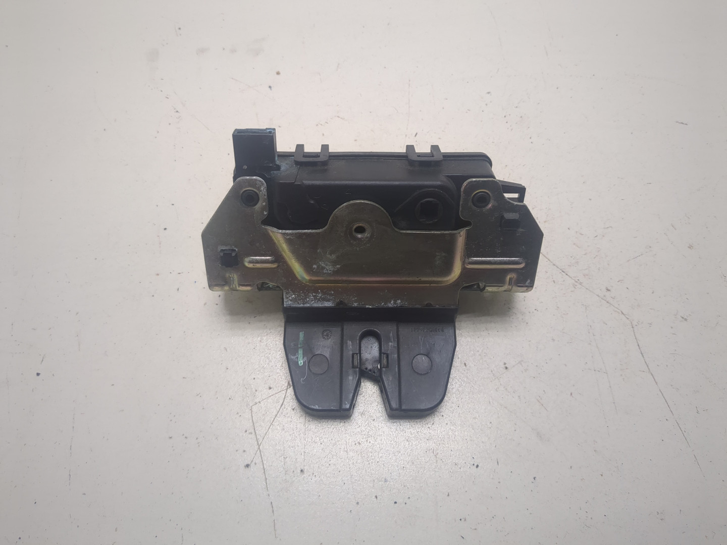 Замок багажника