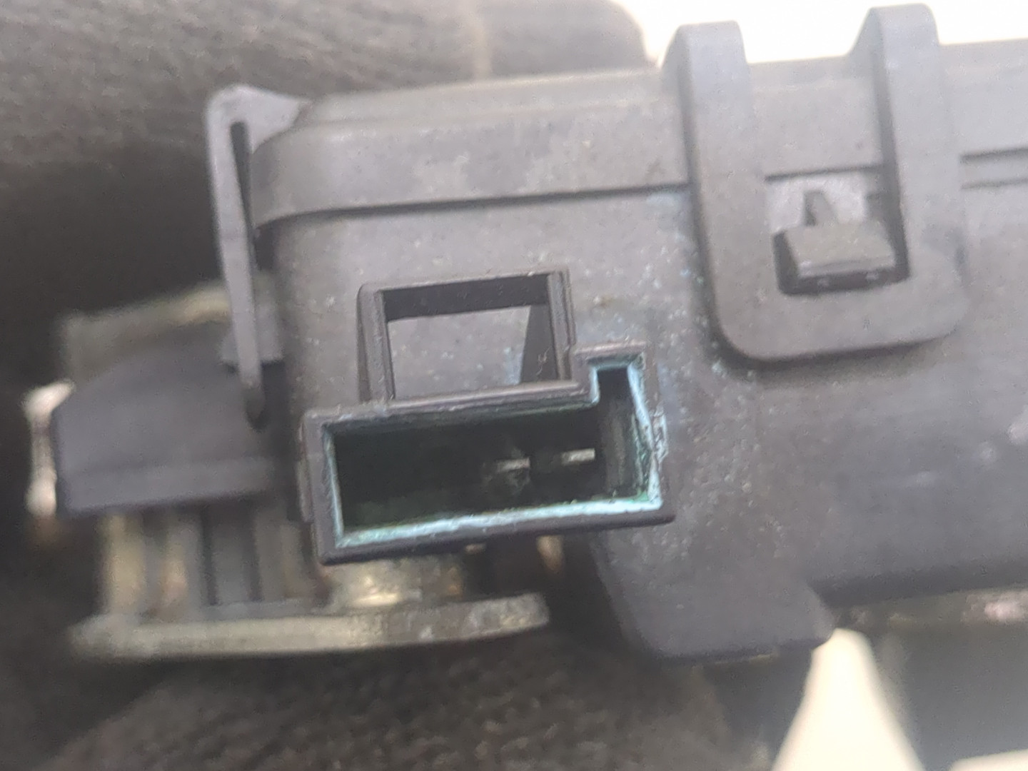 Замок багажника