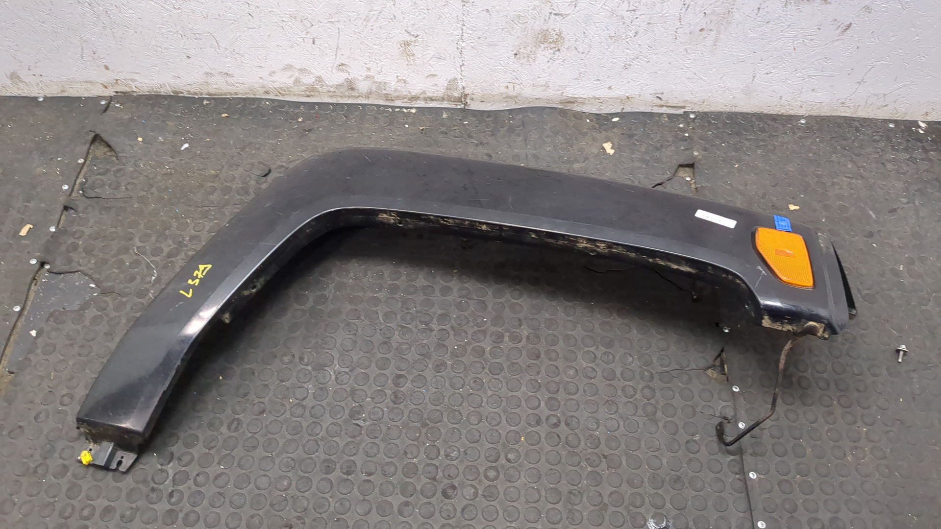 Накладка переднего крыла правого