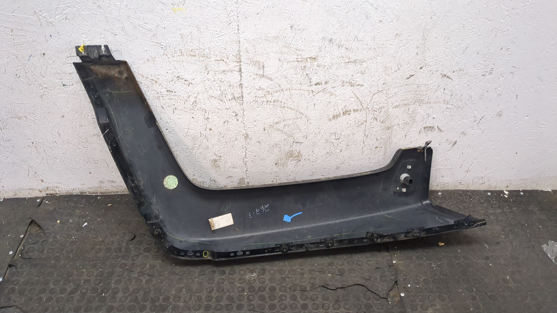 Накладка переднего крыла правого