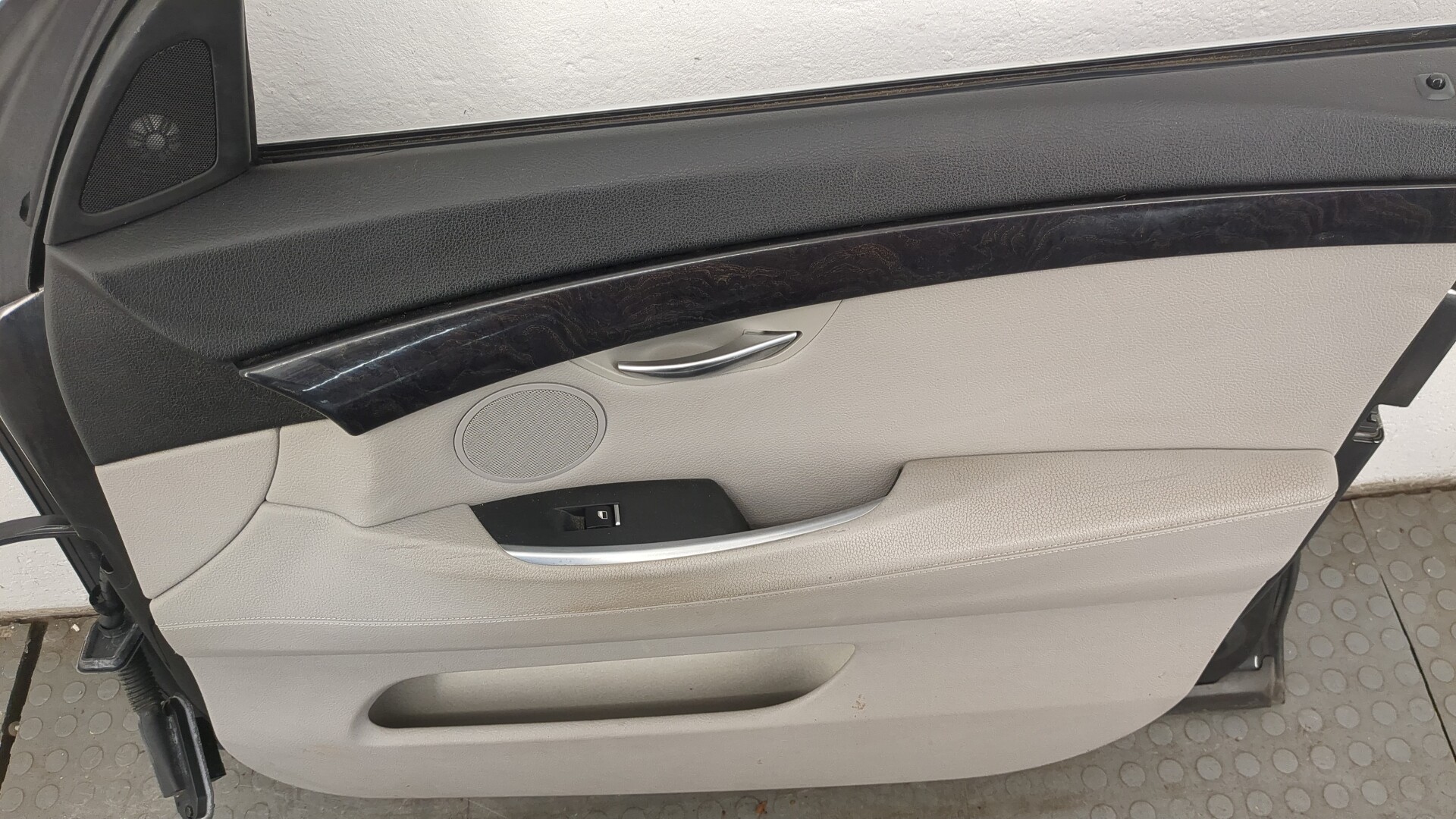 Дверь передняя правая