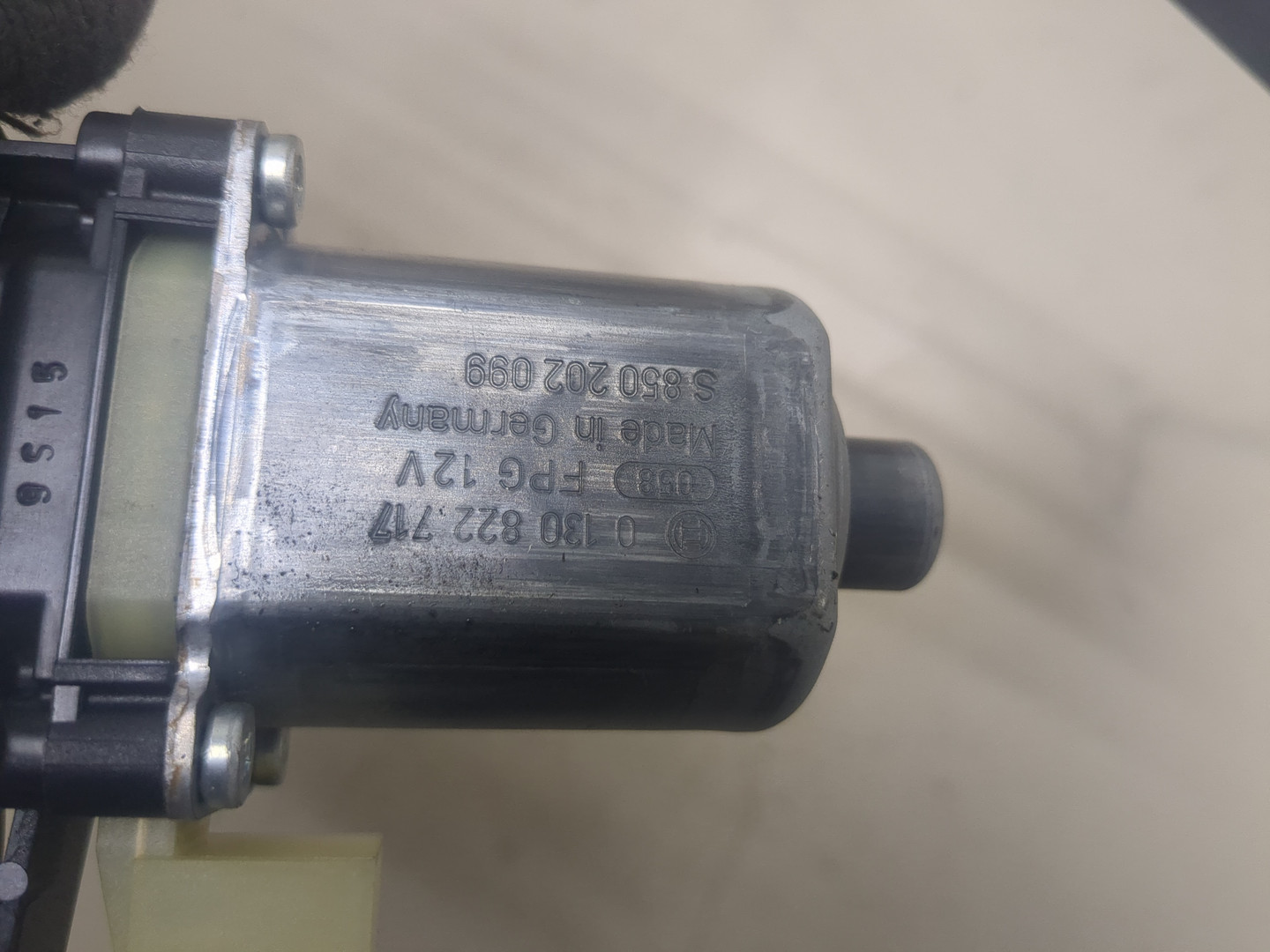 Стеклоподъемник электр. передний правый