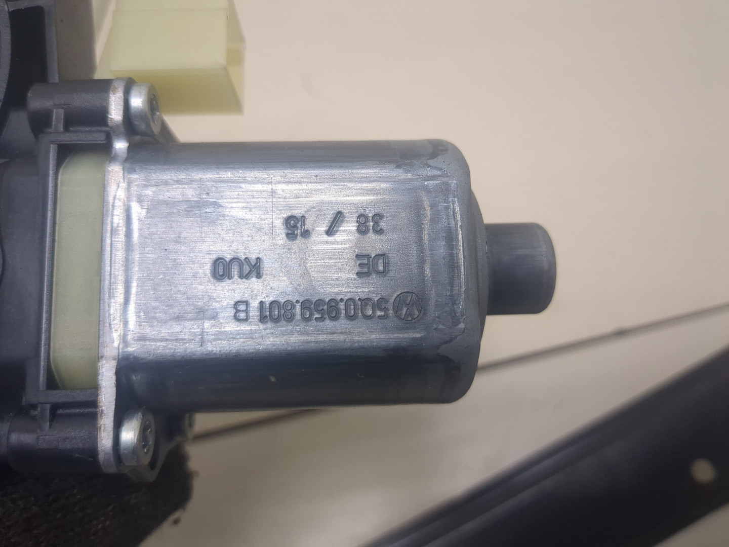 Стеклоподъемник электр. передний правый