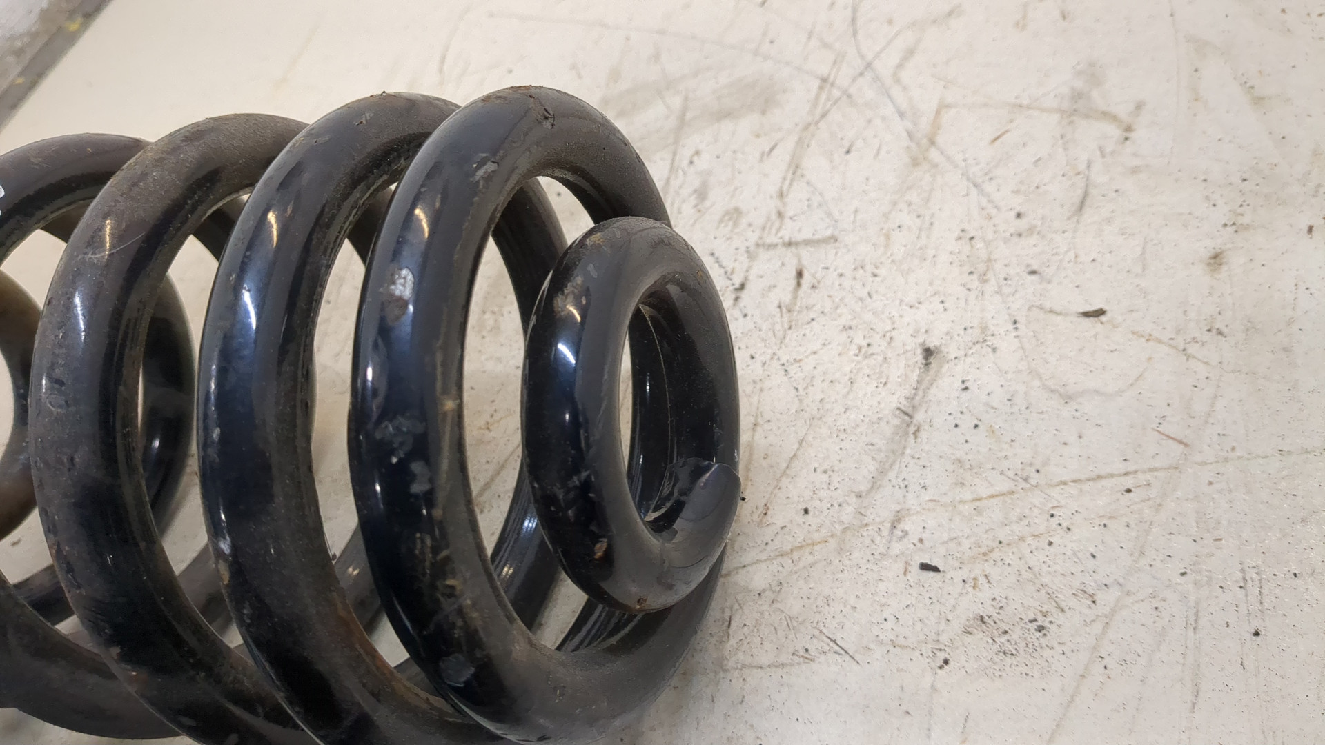 Пружина задняя