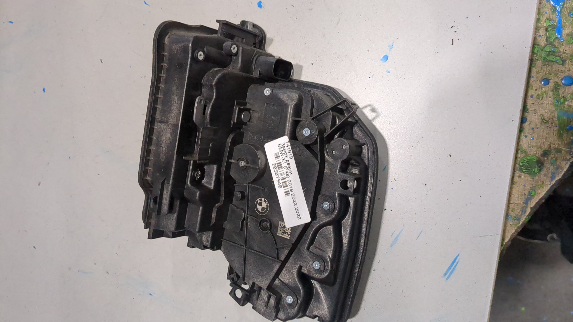 Замок двери передней правой