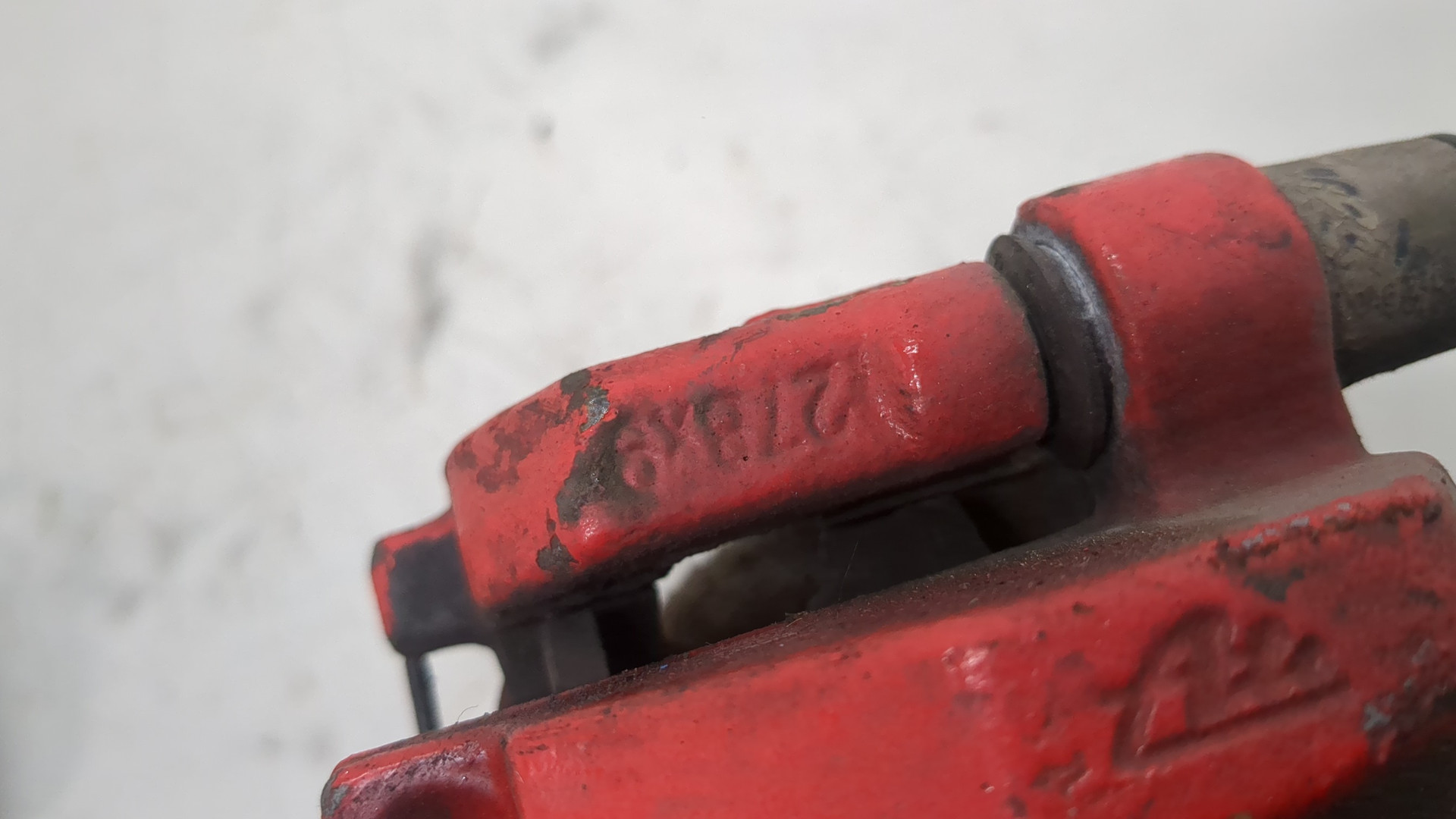 Суппорт задний левый