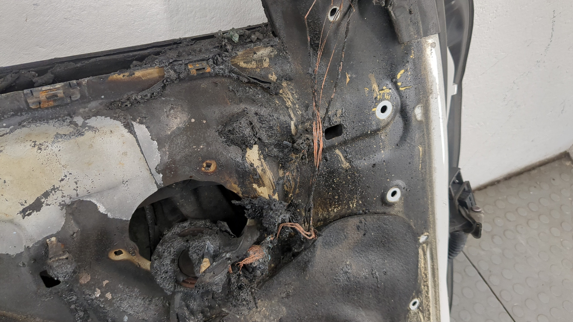 Дверь передняя левая