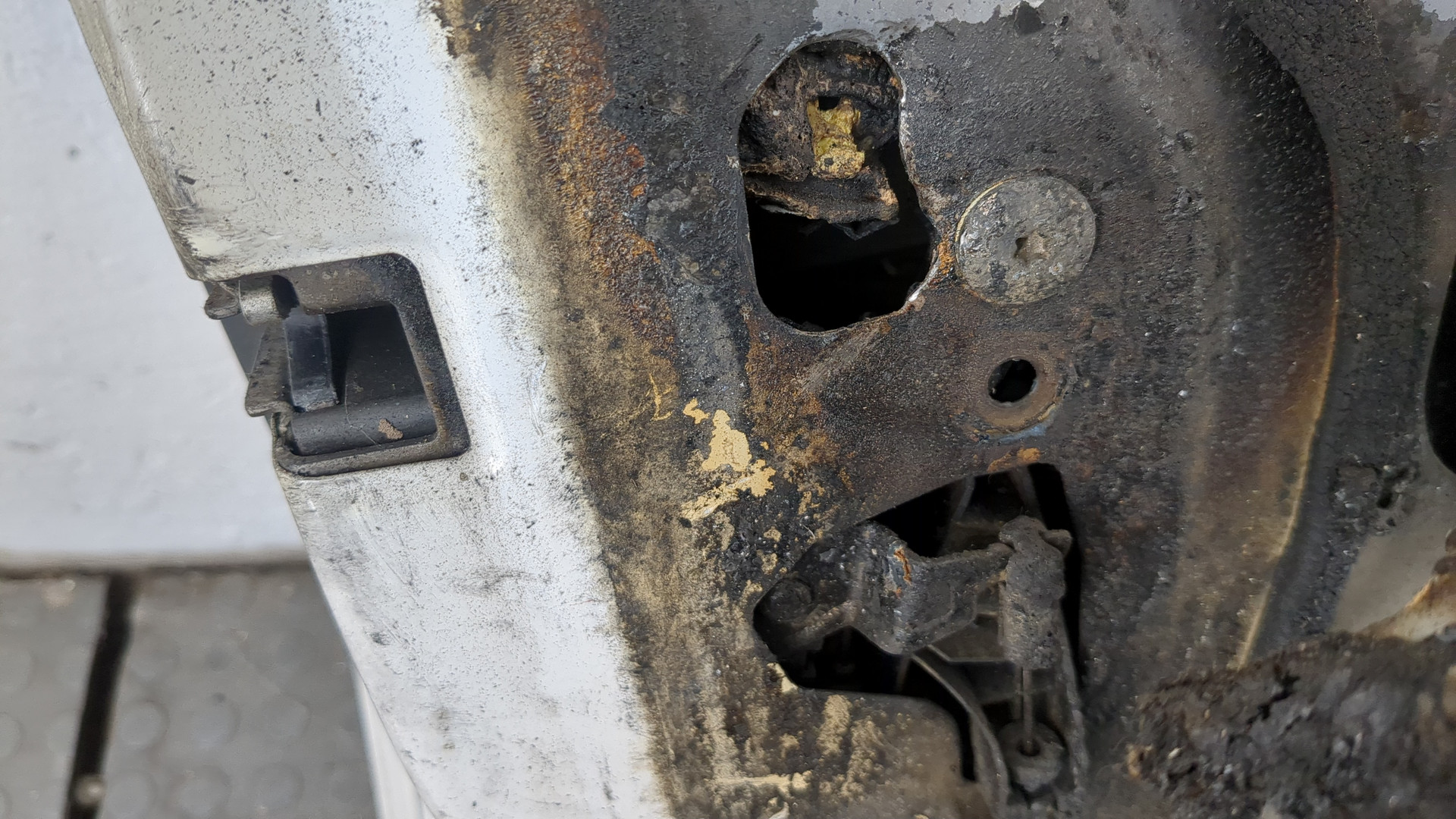 Дверь передняя левая