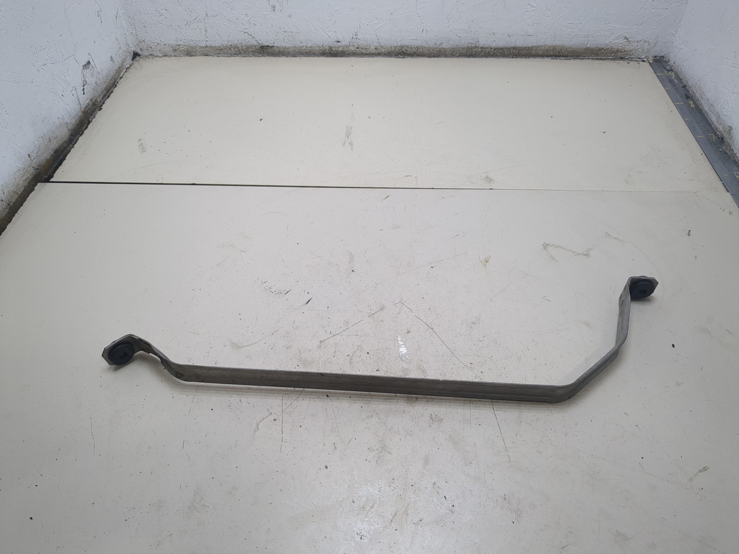 Лента крепления бензобака