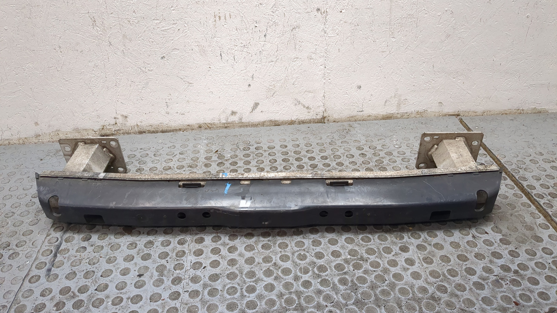 Усилитель переднего бампера