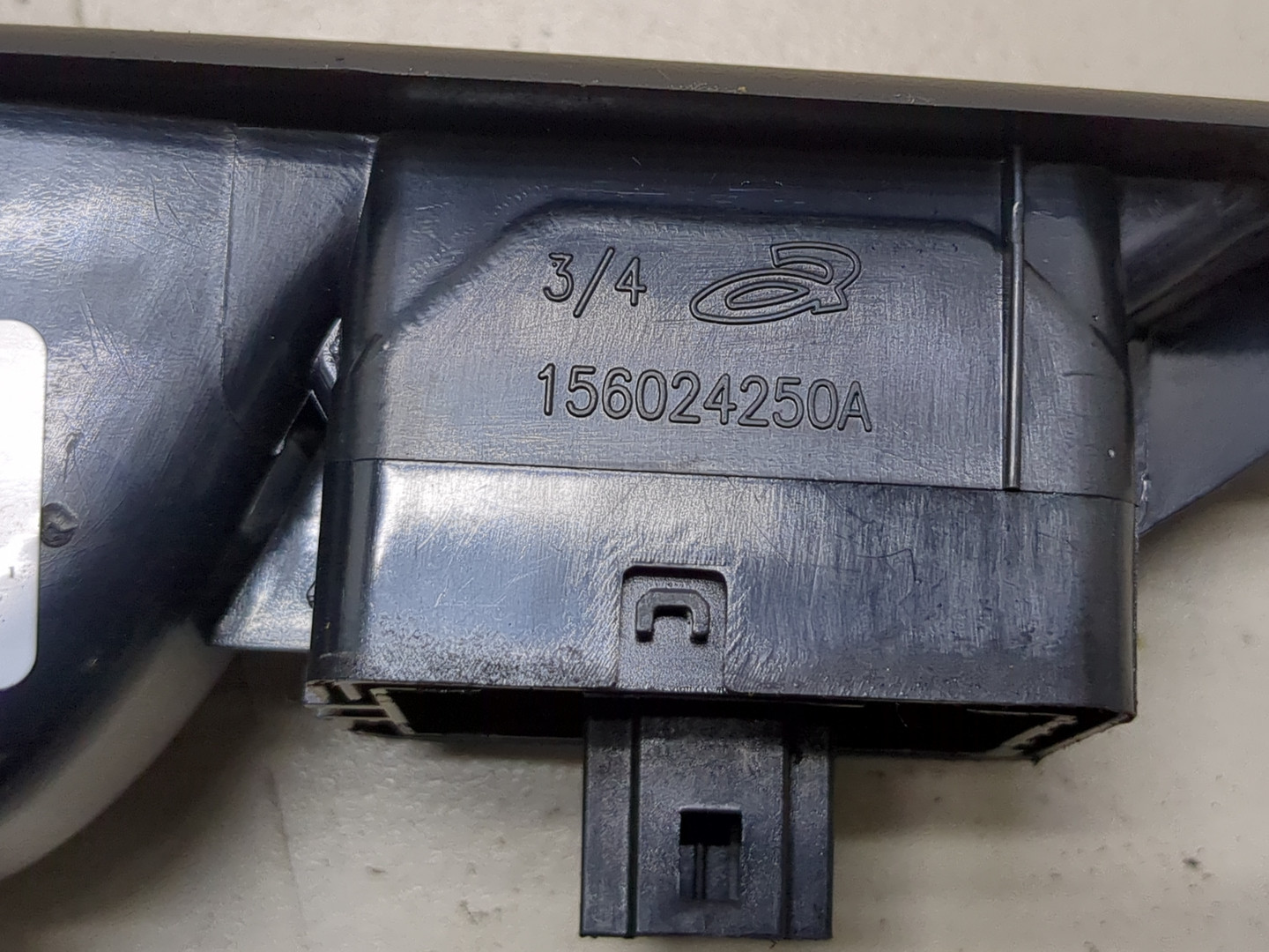 Кнопка стеклоподъемника