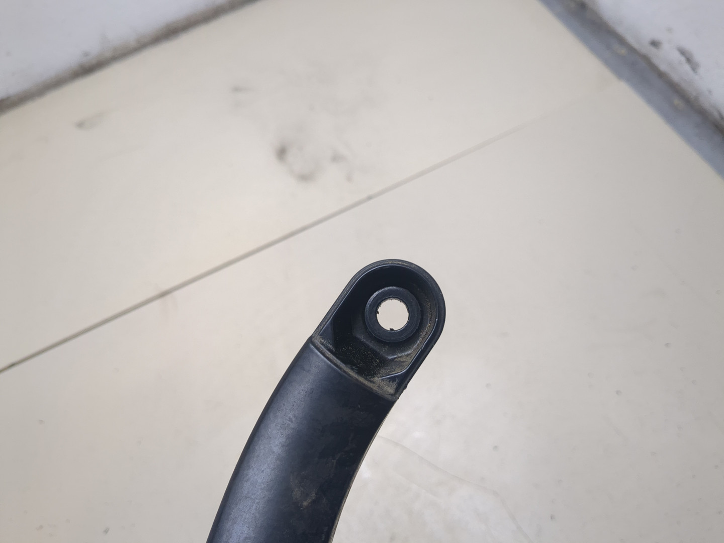 Поводок стеклоочистителя передний правый