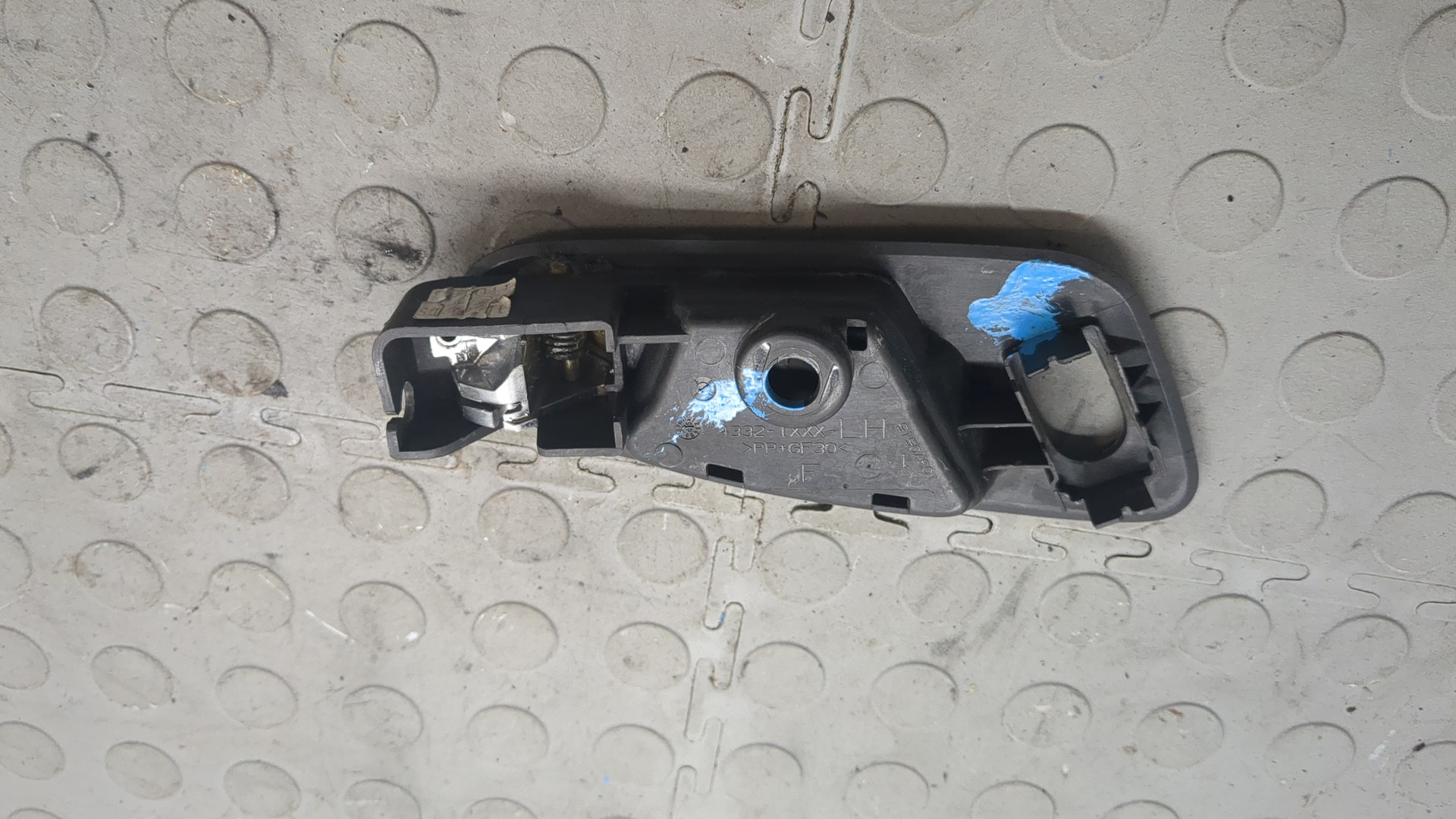 Ручка двери передней внутренняя левая