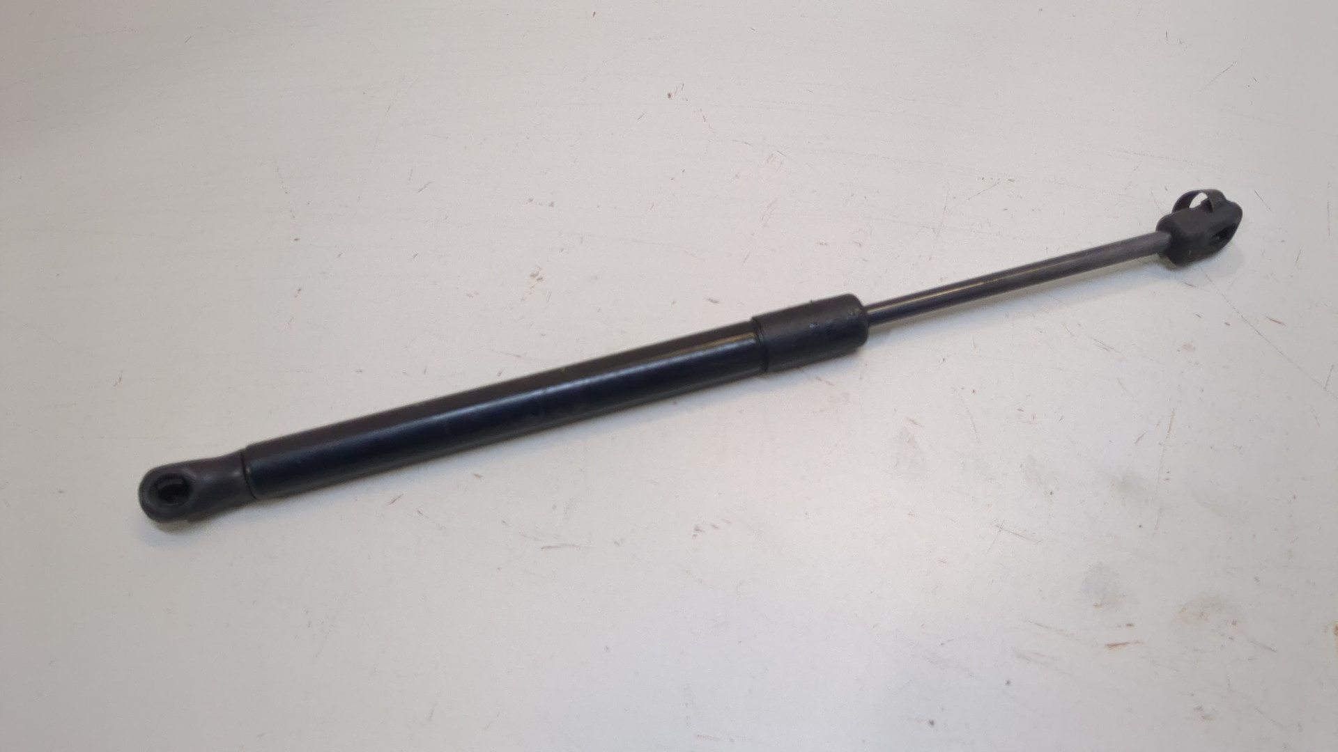 Амортизатор капота