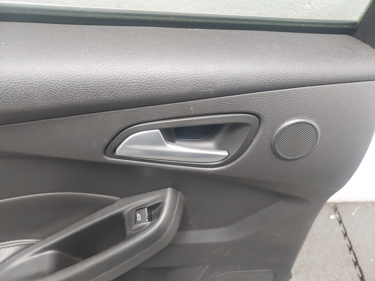 Дверь задняя левая