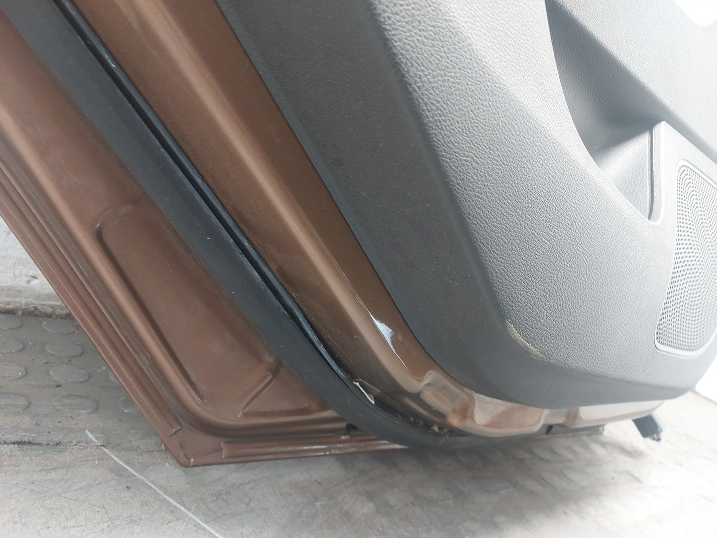 Дверь задняя левая