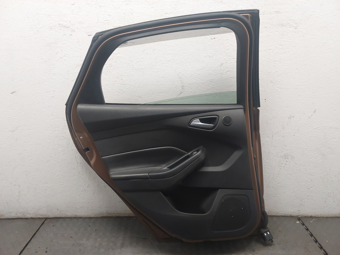 Дверь задняя левая