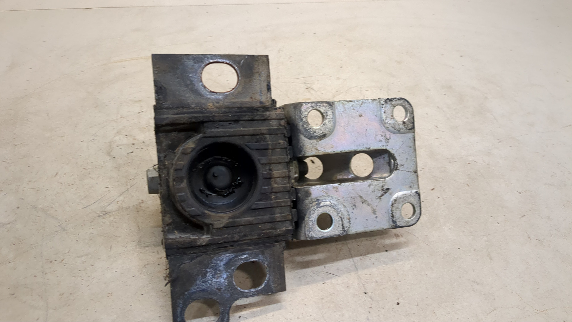 Опора двигателя