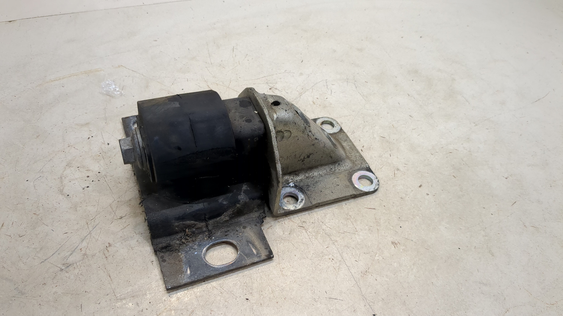 Опора двигателя