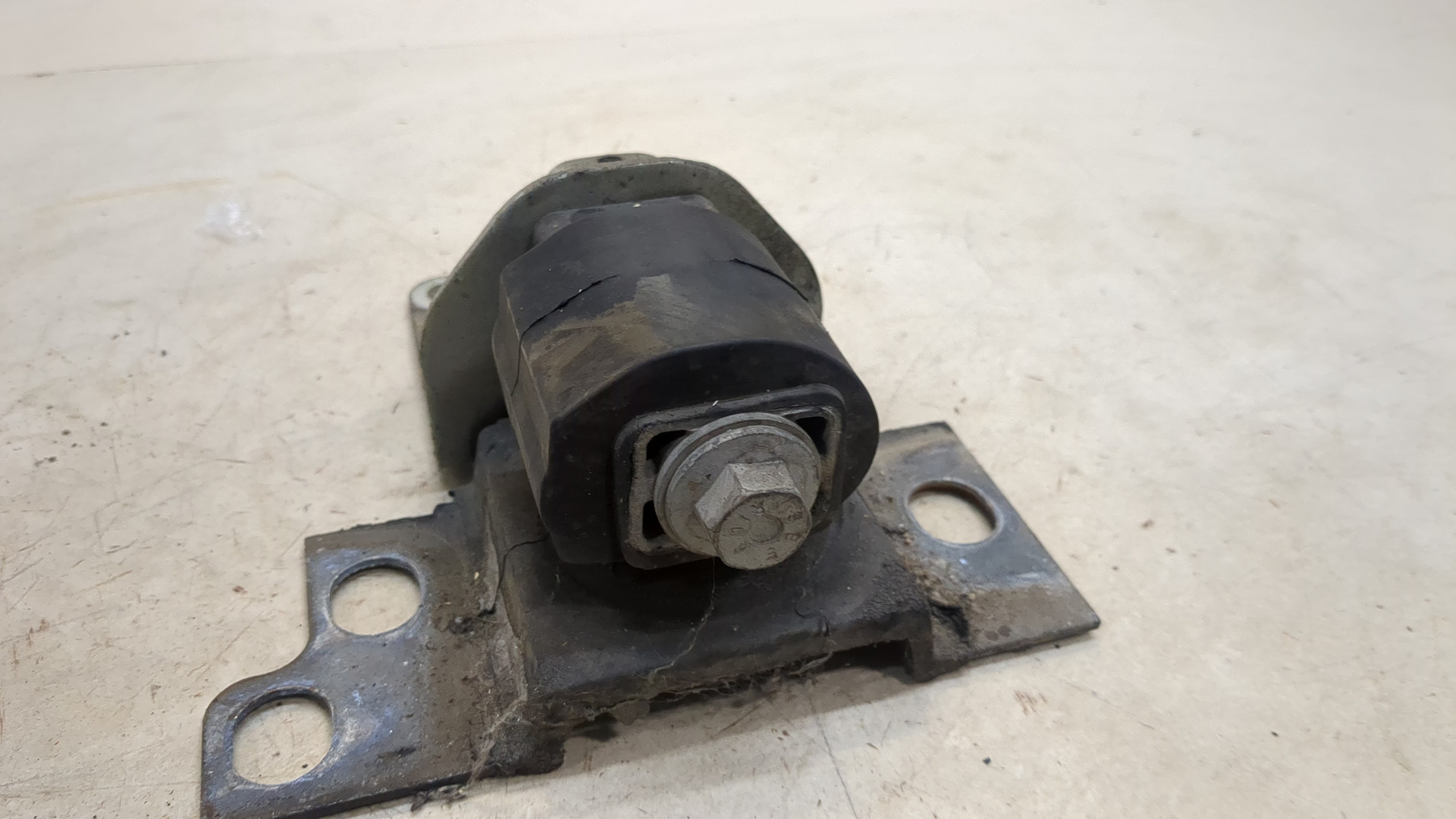 Опора двигателя