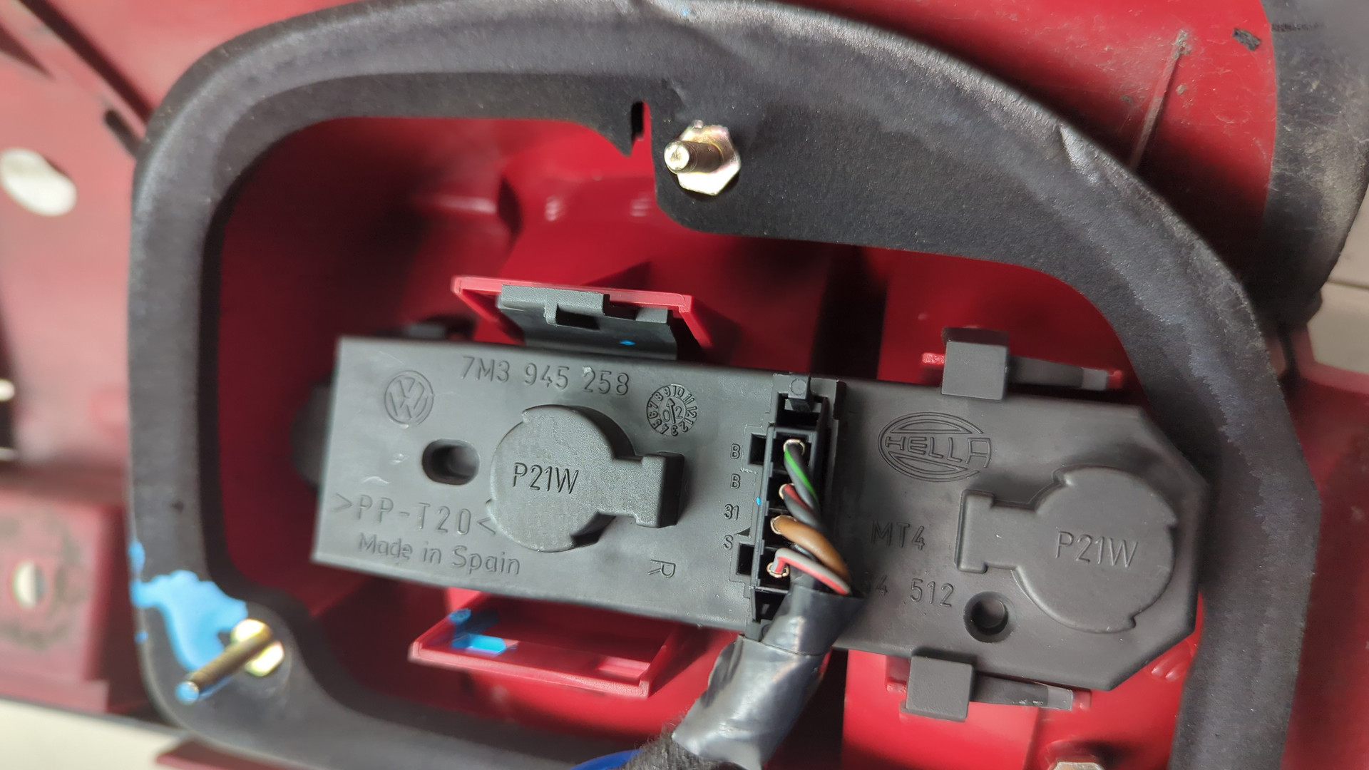 Фонарь задний правый