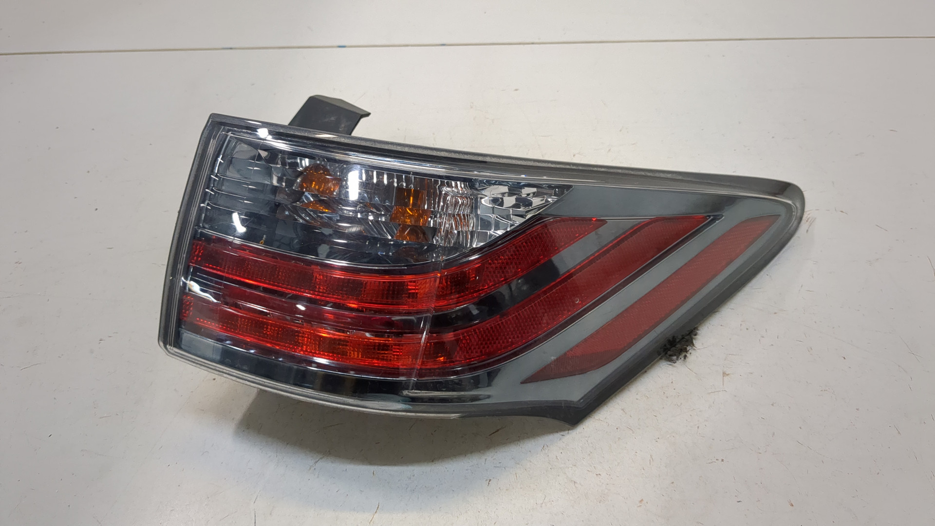 Фонарь задний правый