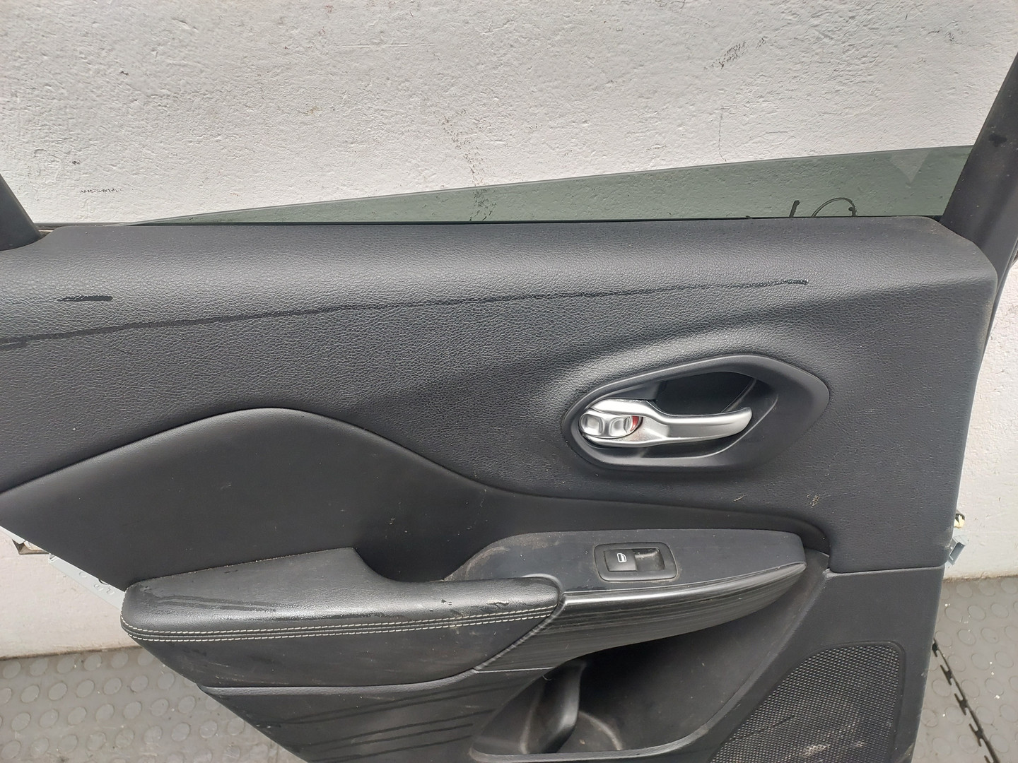 Дверь задняя левая