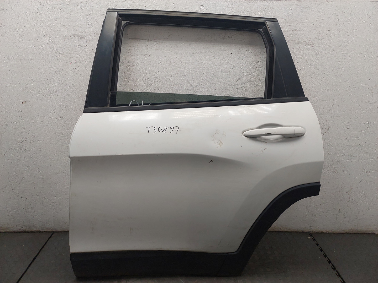 Дверь задняя левая