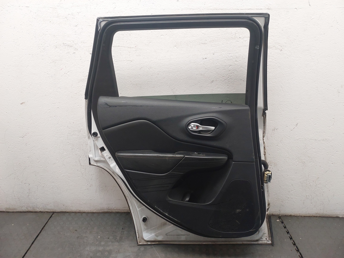 Дверь задняя левая