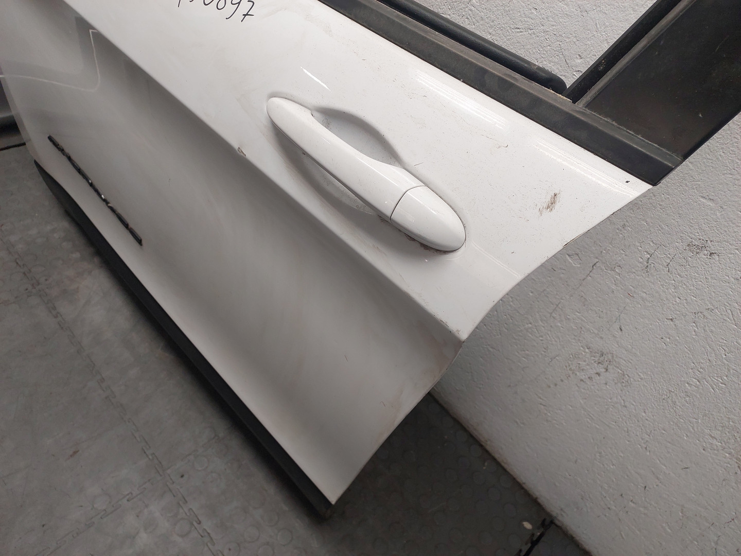 Дверь передняя левая