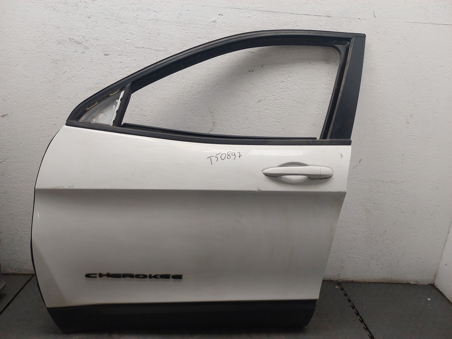 Дверь передняя левая