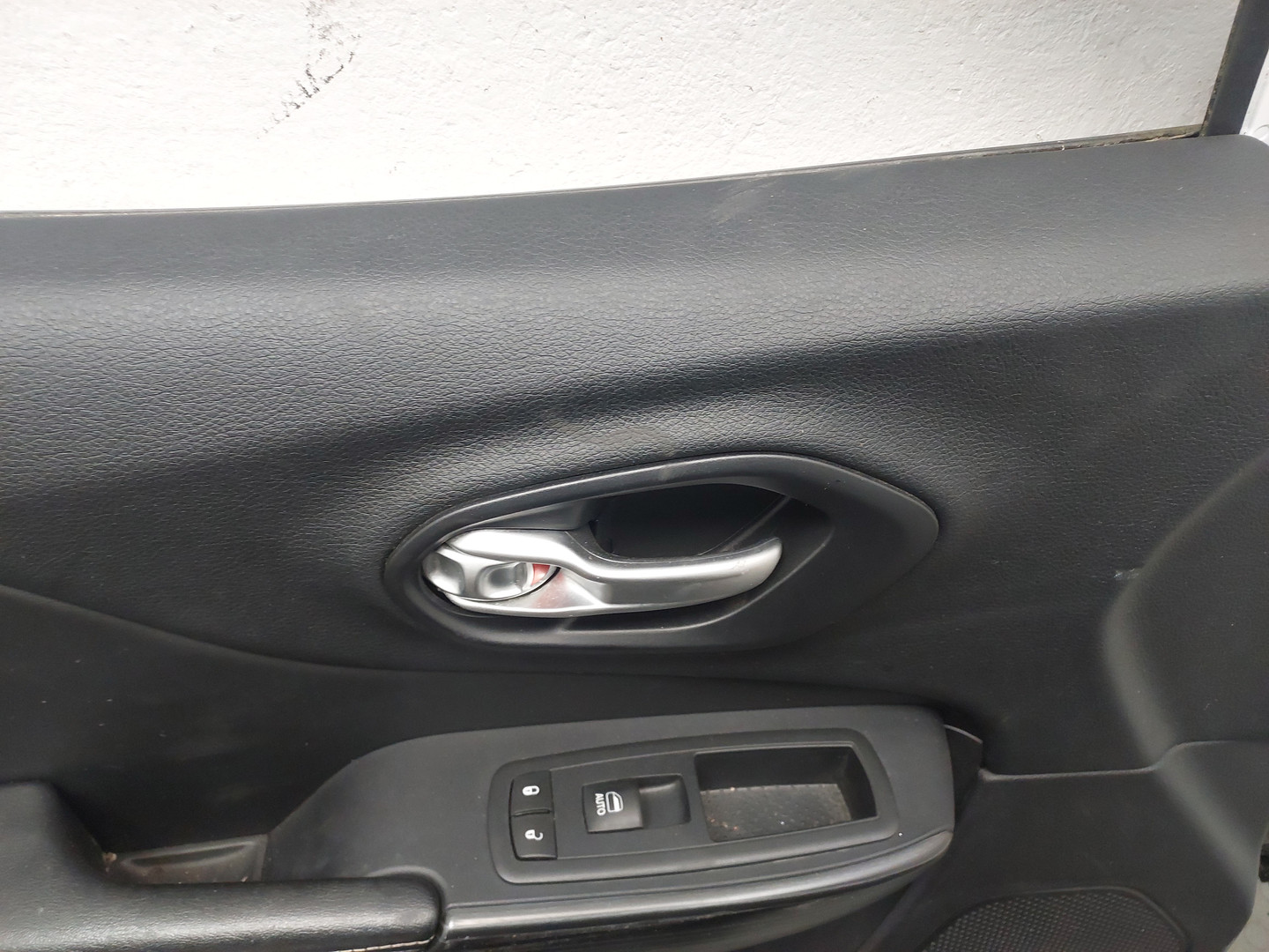 Дверь передняя левая