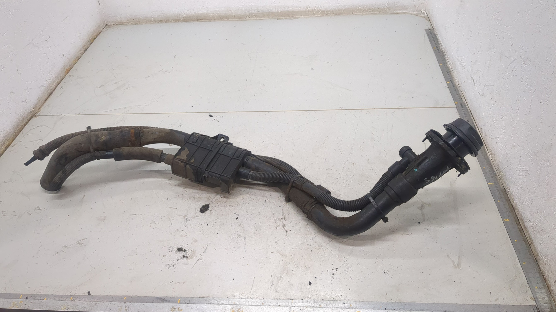 Горловина топливного бака