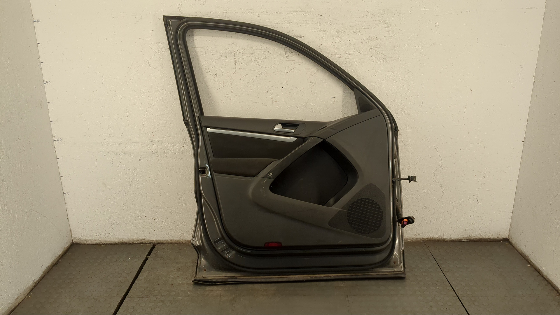 Дверь передняя левая