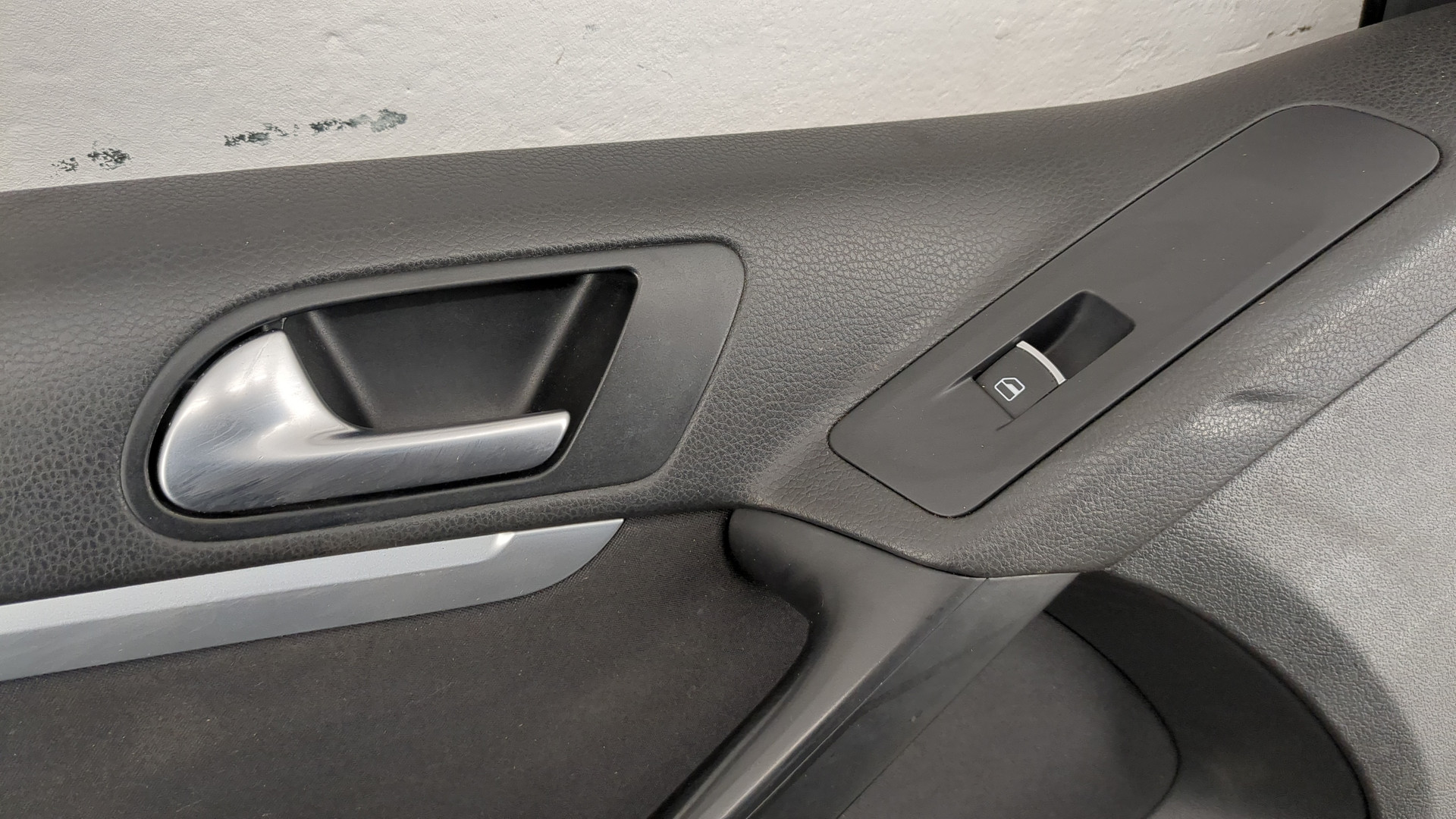 Дверь передняя левая