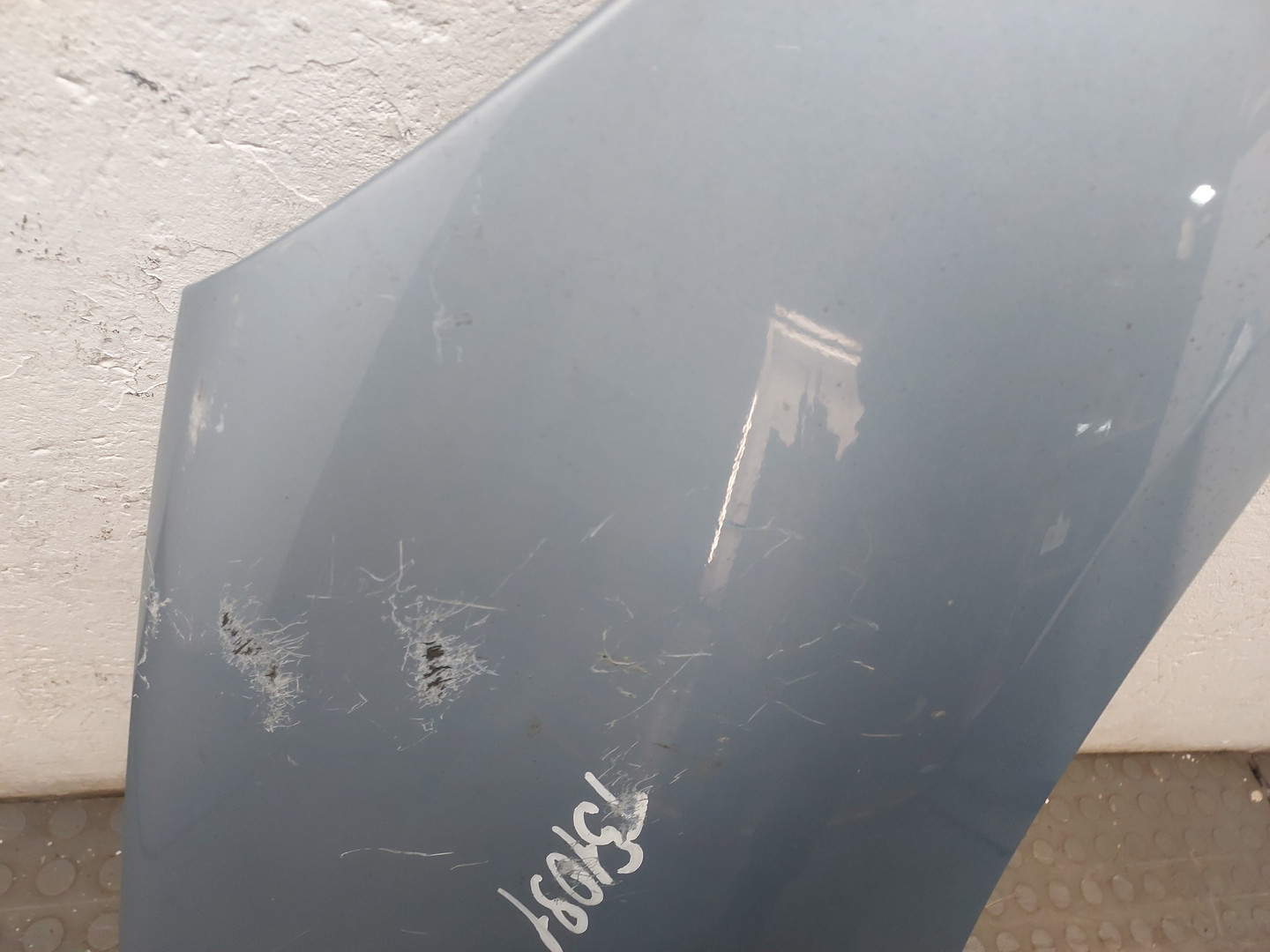 Крыло переднее правое