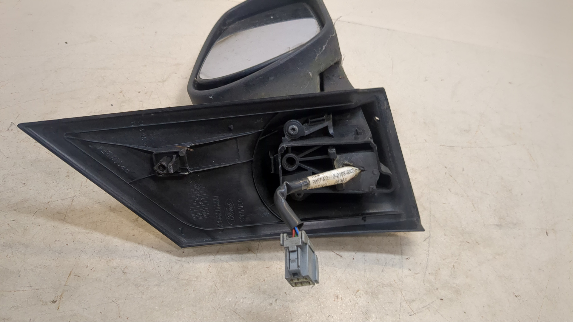 Зеркало правое электрическое