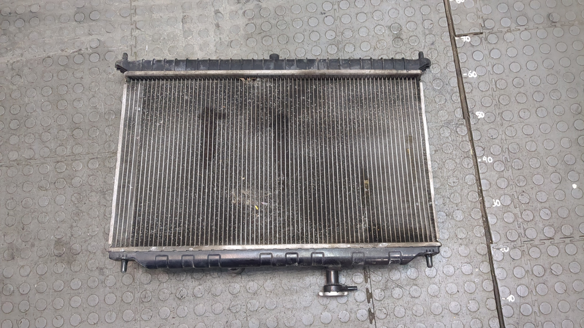 Радиатор охлаждения двигателя основной