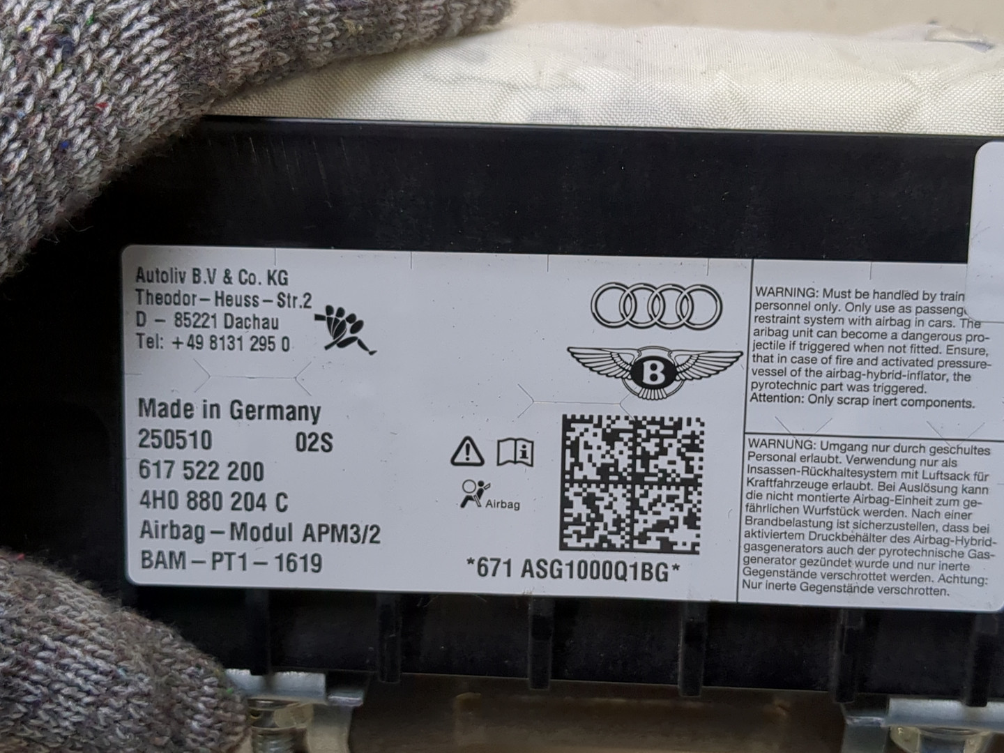 Подушка безопасности пассажирская (в торпедо)