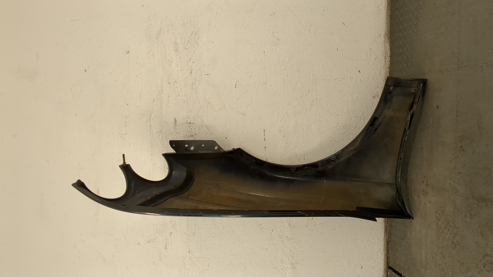 Крыло переднее левое